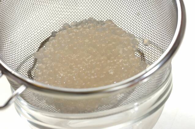 フルーツと黒豆のチェーの作り方の手順1