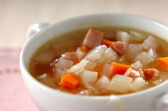 具だくさん！コロコロ野菜のコンソメスープ