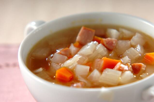 具だくさん！コロコロ野菜のコンソメスープ