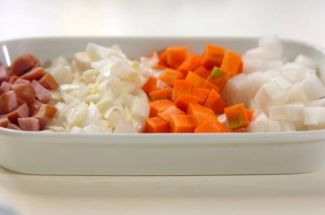 具だくさん！コロコロ野菜のコンソメスープの作り方の手順1