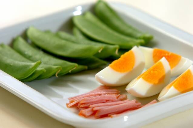 スナップエンドウのシーザーサラダの作り方の手順1