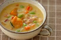 カボチャと枝豆の豆乳スープ