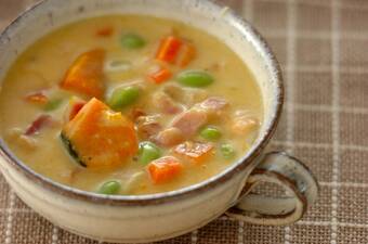 カボチャと枝豆の豆乳スープ