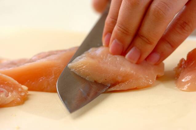 鶏むね肉とキュウリの炒め物の作り方の手順1