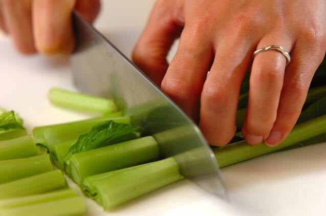 小松菜の煮浸しの作り方の手順1