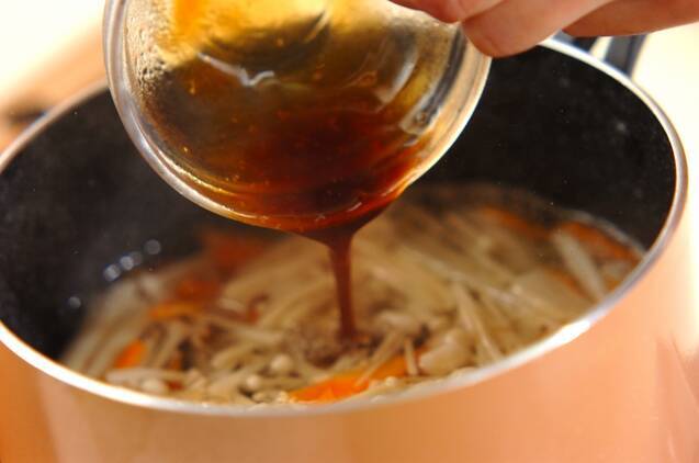 エノキとセロリの中華スープの作り方の手順3