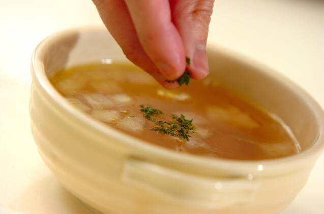 ベーコンの旨味！シンプル簡単コンソメスープの作り方の手順4