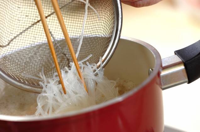 エビ団子と春雨のスープの作り方の手順4