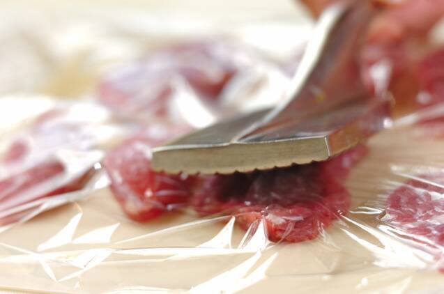 やわらかヒレ肉のポークピカタの作り方の手順1