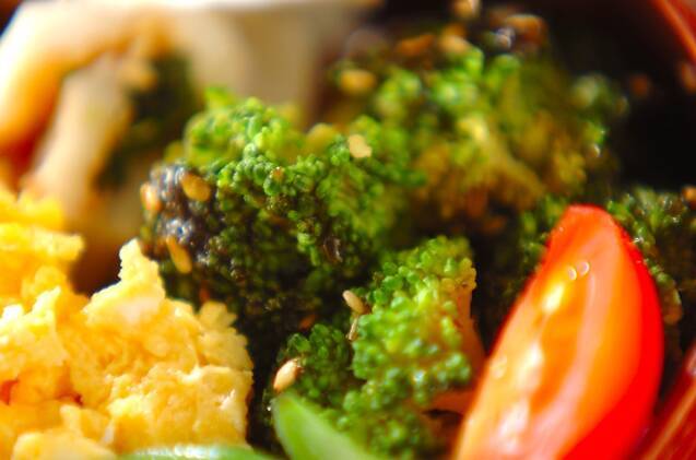 ブロッコリーのゴマのり和え