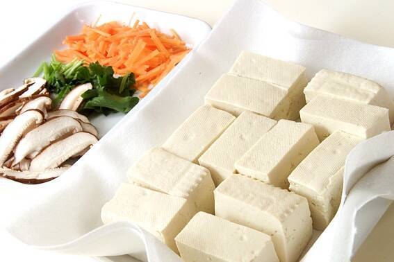 外はカリっと中はふわっと！揚げ出し豆腐 彩り野菜あんかけの作り方の手順2