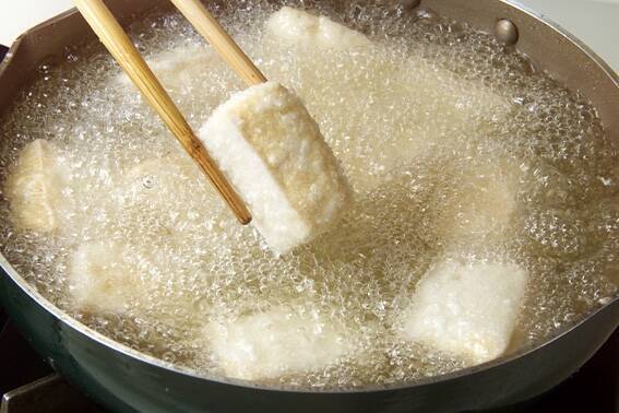 外はカリっと中はふわっと！揚げ出し豆腐 彩り野菜あんかけの作り方の手順6