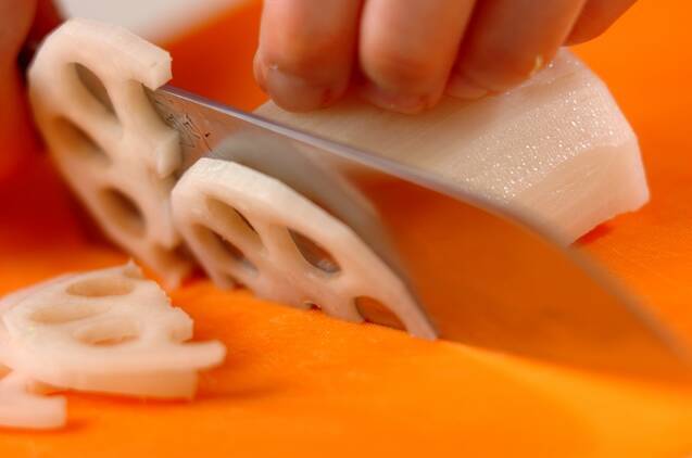 レンコンのゴマサラダの作り方の手順1