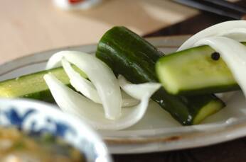 キュウリと玉ネギのピクルス