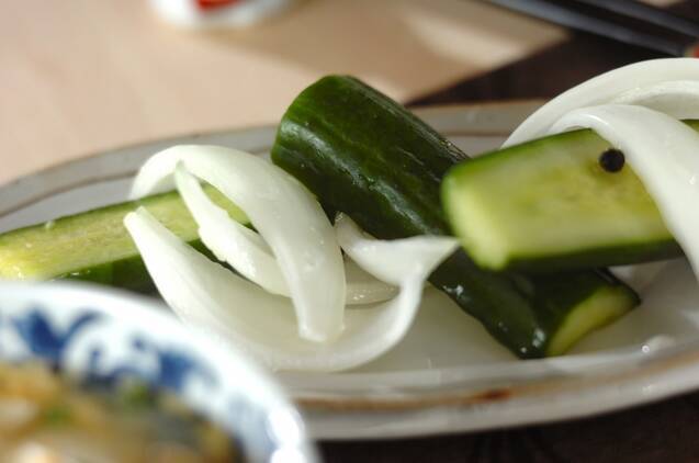 キュウリと玉ネギのピクルス