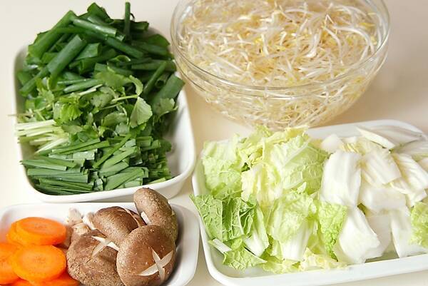 みそ煮込みうどん鍋の作り方の手順4