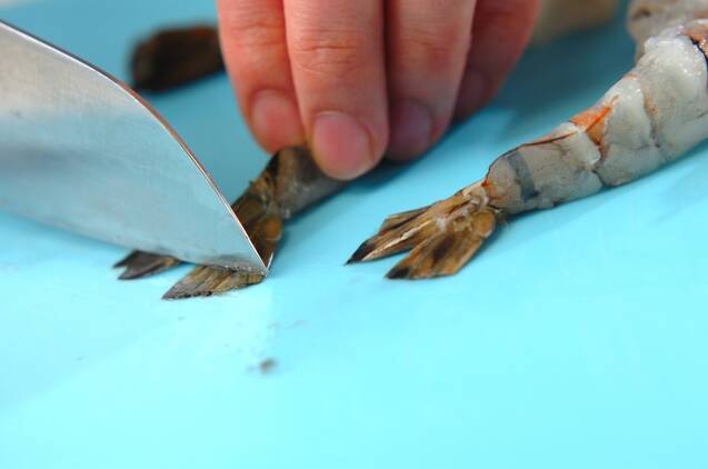 エビのアーモンド衣揚げの作り方の手順1