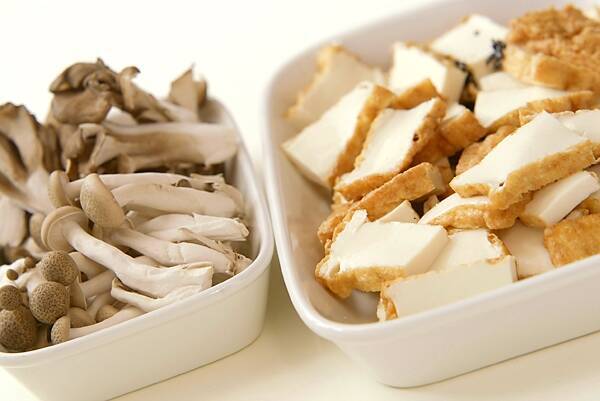 厚揚げとキノコの煮物の作り方の手順1