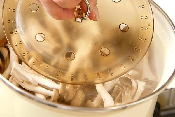 厚揚げとキノコの煮物の作り方の手順4