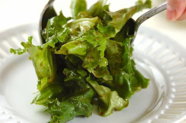 グリーンリーフとパルミジャーノチーズのサラダの作り方の手順3