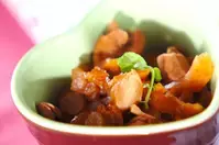 モツの赤ワイン煮込み