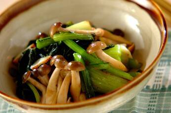 ニンニク香る！しゃっきり小松菜とキノコのバターしょうゆ炒め