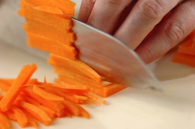 にんじんしりしり 簡単10分 シンプルな味付け by金丸 利恵さんの作り方の手順1