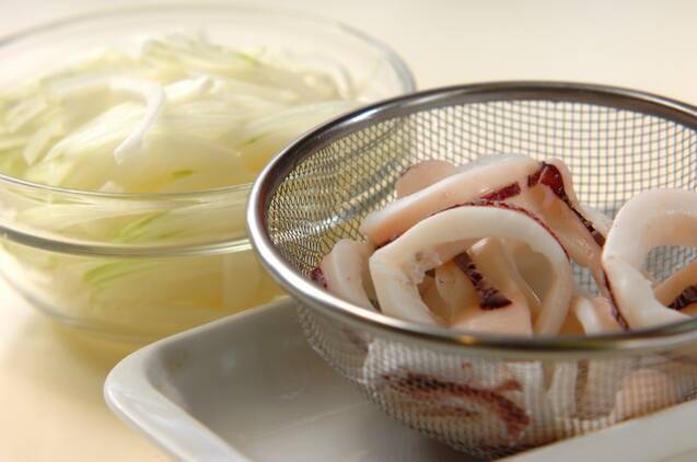 イカと玉ネギのマリネの作り方の手順1