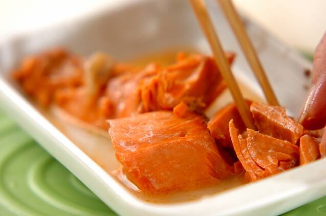 鮭のソイクリームパスタの作り方の手順1