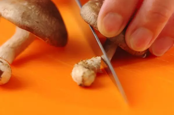 ご飯のおともに!シイタケの旨煮の下準備1