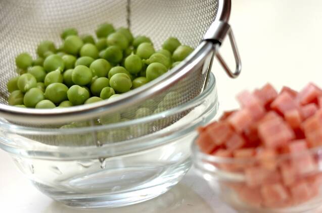 グリンピースとポークランチョンミートの混ぜご飯の作り方の手順1