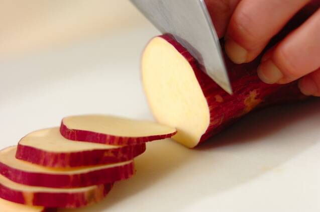 サツマイモのユズコショウ炒めの作り方の手順1