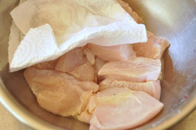梅酢でしっとり鶏むね肉の唐揚げの作り方の手順2
