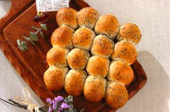 黒ゴマの型なしちぎりパン