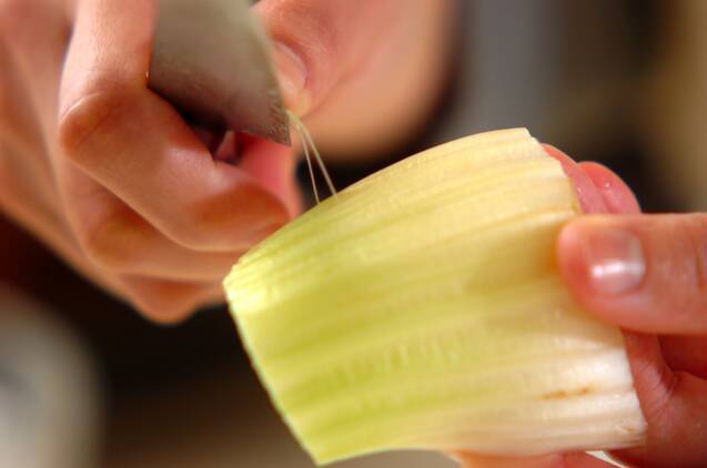 カブとセロリのピクルスの作り方の手順1