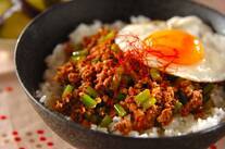 ピリ辛みそそぼろご飯