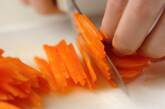 ニンジンとクコの実のサラダの下準備1