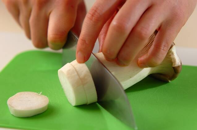 エリンギの照り焼きの作り方の手順1