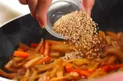 ご飯のお供に！大根とニンジンのきんぴらの作り方2
