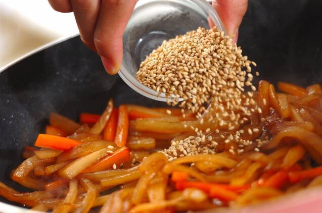 ご飯のお供に！大根とニンジンのきんぴらの作り方の手順3