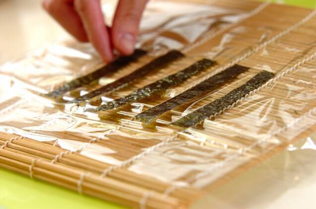 エビフライ入りスティックおにぎりの作り方の手順2