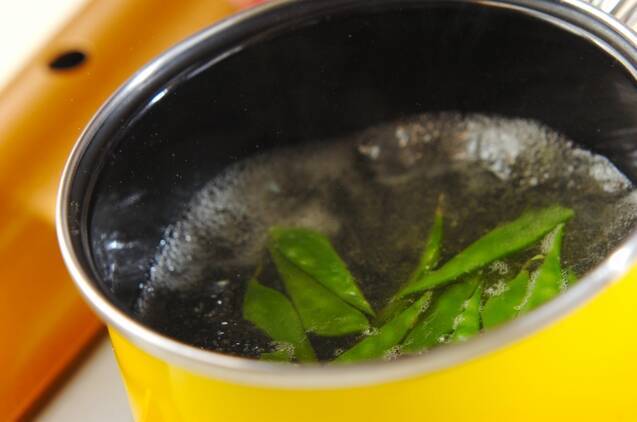 キヌサヤと豆腐のみそ汁の作り方の手順3