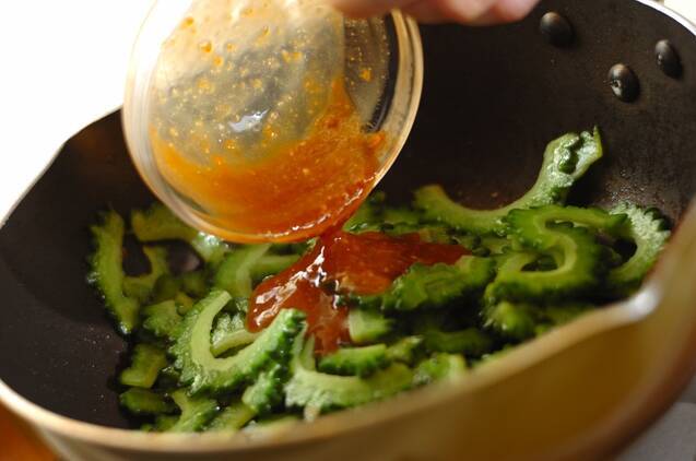 ご飯がすすむ！苦くないゴーヤのみそ炒め by 西川 綾さんの作り方の手順4