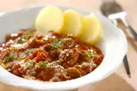 デミグラス缶でコク旨！ビーフストロガノフ