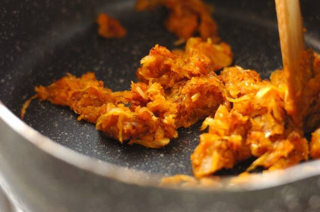 デミグラス缶でコク旨！ビーフストロガノフの作り方の手順3