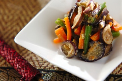 ナスとインゲンのゴマ和え