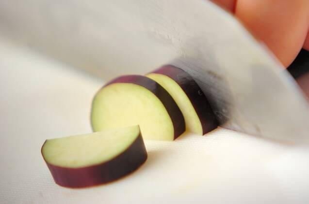 ナスとインゲンのゴマ和えの作り方の手順1