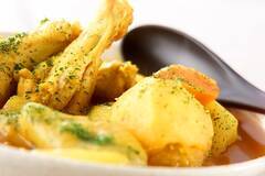 鶏手羽元カレースープ煮