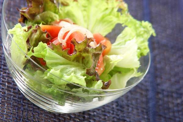 トマトと玉ネギのサラダ