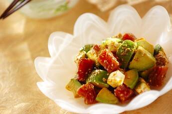 マグロとアボカドの韓国風おつまみ